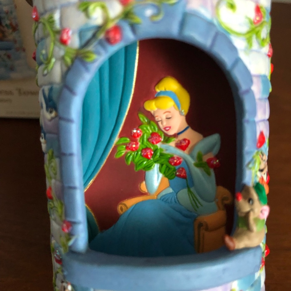 Vintage Hallmark Disney Princess Tower Ornament - Picture 5 of 10